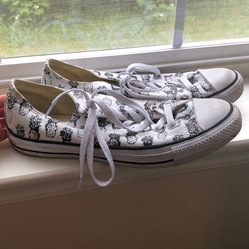 Like new pineapple converse